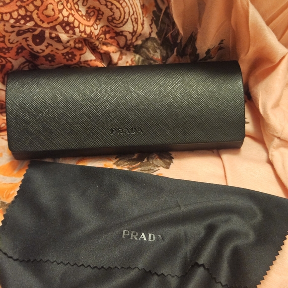 Prada sunglasses case with dust cloth - Picture 3 of 5